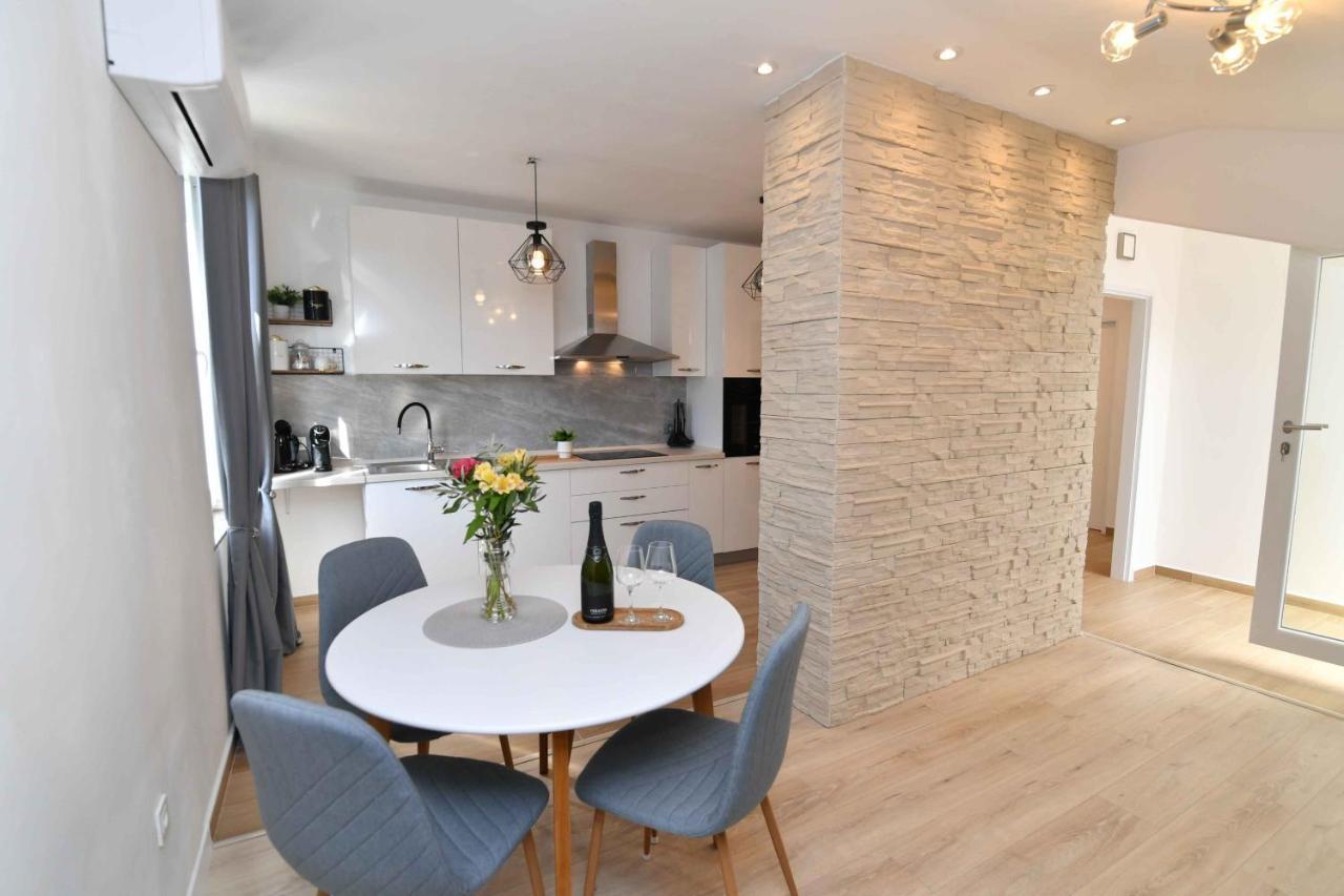 Apartman Leona Lovran Exterior photo